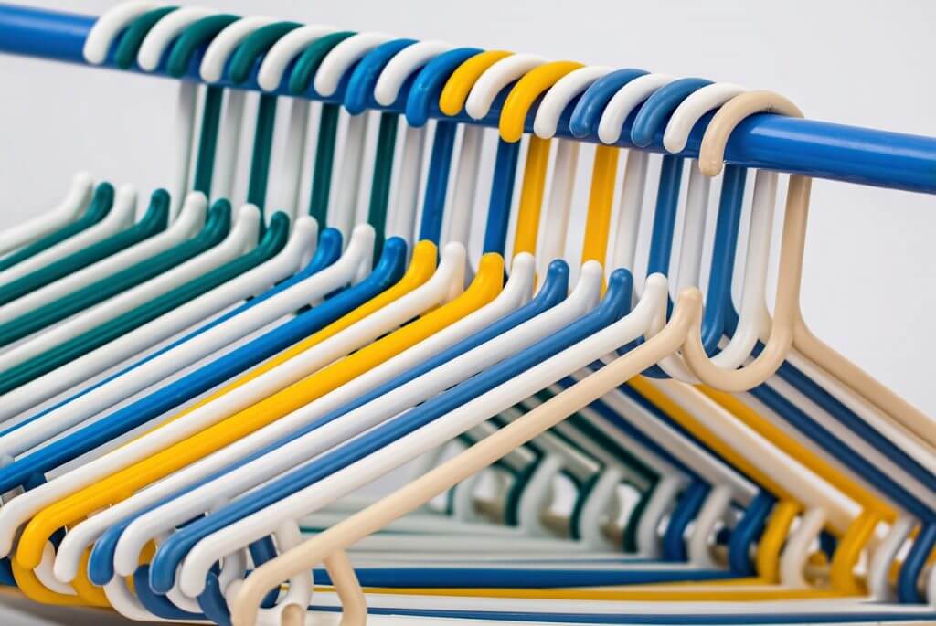 clothes-hangers-582212_1280
